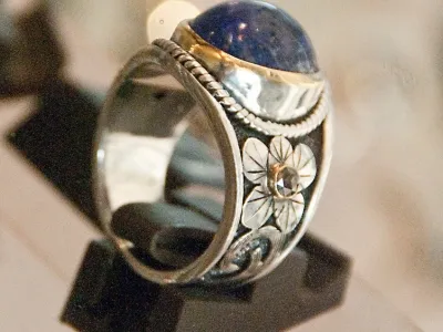 Tanzanite cabochon