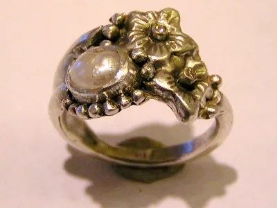 Pearl Ring with champagne diamonds